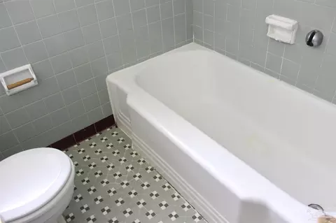 Bath - 1003 E Texar Dr, Pensacola, FL 32503 photo 6 of 8