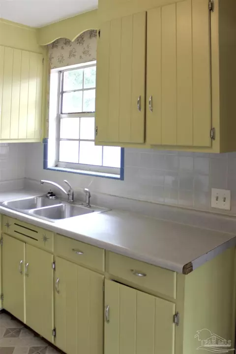 Kitchen - 1003 E Texar Dr, Pensacola, FL 32503 photo 7 of 8