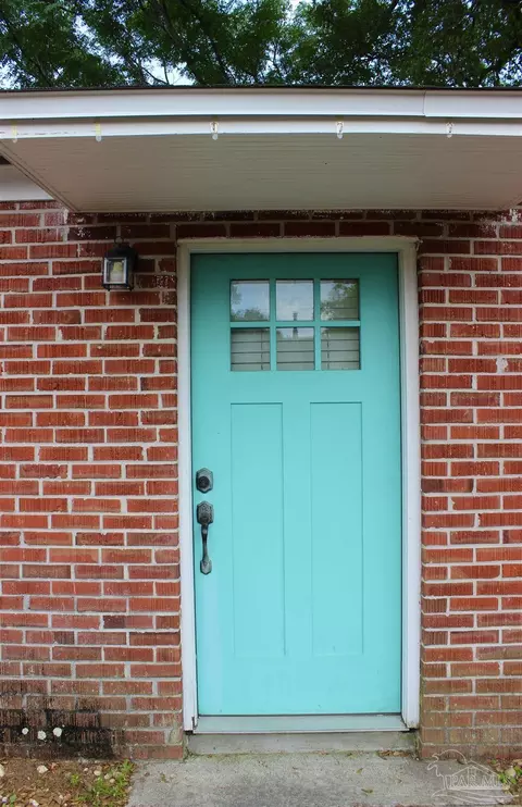 Exterior - 1003 E Texar Dr, Pensacola, FL 32503 photo 4 of 19