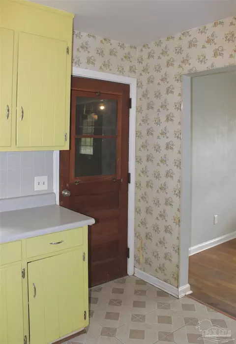 Kitchen - 1003 E Texar Dr, Pensacola, FL 32503 photo 8 of 8