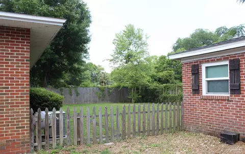 Exterior - 1003 E Texar Dr, Pensacola, FL 32503 photo 12 of 19