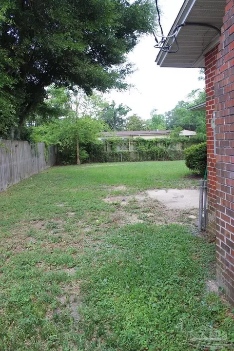 Exterior - 1003 E Texar Dr, Pensacola, FL 32503 photo 16 of 19