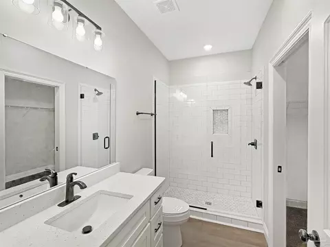 Bath - 3286 Damon Dr, Milton, FL 32583 photo 3 of 3