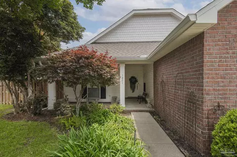 3200 Silverleaf Dr, Pensacola, FL 32504