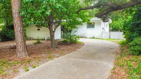 306 Washington Ave, Gulf Breeze, FL 32561