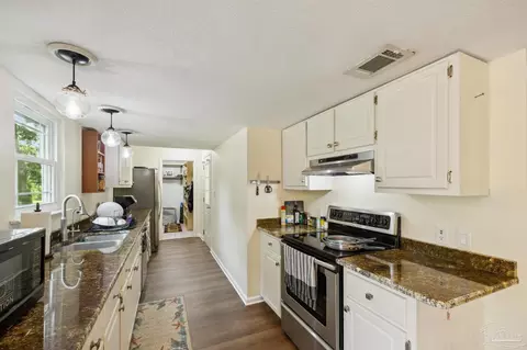 Kitchen - 6043 Dairy Rd, Baker, FL 32531 photo 2 of 3