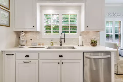 Kitchen - 3460 Edinburgh Dr, Pace, FL 32571 photo 4 of 7