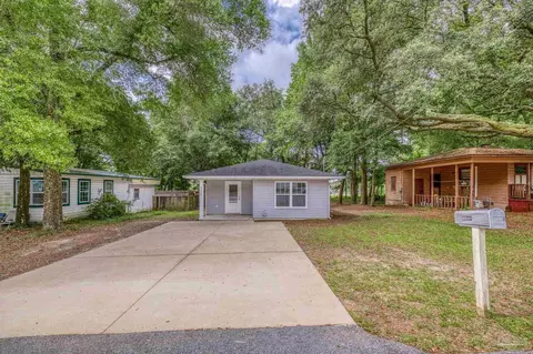 Exterior - 6609 Cedar St, Milton, FL 32570 photo 3 of 12