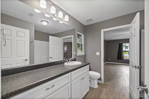 Bath - 6609 Cedar St, Milton, FL 32570 photo 1 of 2