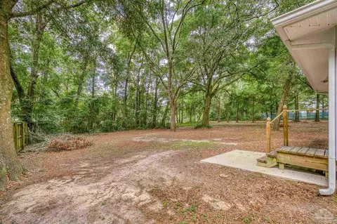 Exterior - 6609 Cedar St, Milton, FL 32570 photo 9 of 12