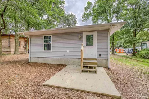 Exterior - 6609 Cedar St, Milton, FL 32570 photo 6 of 12
