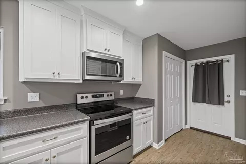 Kitchen - 6609 Cedar St, Milton, FL 32570 photo 1 of 1