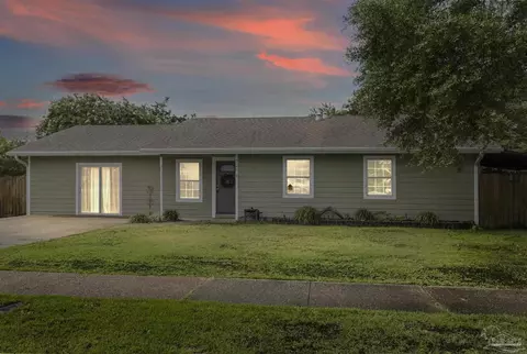 726 E Hollywood Blvd, Mary Esther, FL 32569