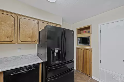 Kitchen - 6136 Beasley Rd, Crestview, FL 32536 photo 5 of 5