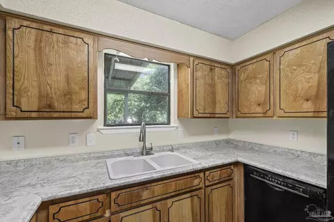 Kitchen - 6136 Beasley Rd, Crestview, FL 32536 photo 3 of 5