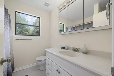 Bath - 6136 Beasley Rd, Crestview, FL 32536 photo 4 of 4