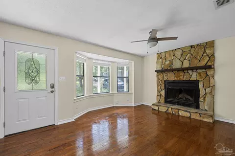 Living - 6136 Beasley Rd, Crestview, FL 32536 photo 3 of 5
