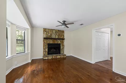 Living - 6136 Beasley Rd, Crestview, FL 32536 photo 2 of 5