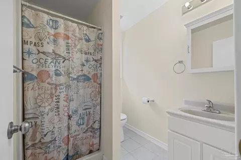 Bath - 6136 Beasley Rd, Crestview, FL 32536 photo 2 of 4