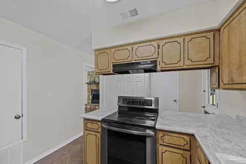 Kitchen - 6136 Beasley Rd, Crestview, FL 32536 photo 4 of 5