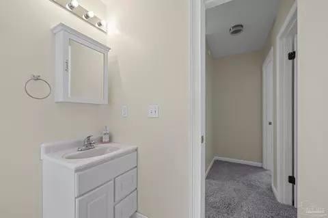 Bath - 6136 Beasley Rd, Crestview, FL 32536 photo 3 of 4