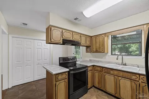 Kitchen - 6136 Beasley Rd, Crestview, FL 32536 photo 2 of 5