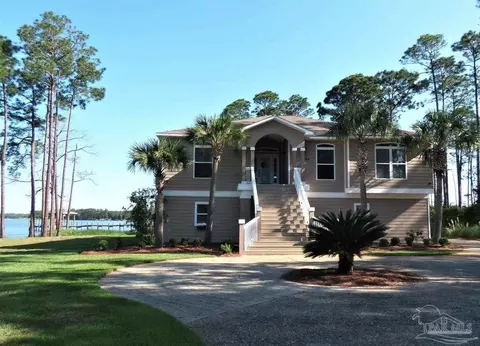 4564 Bayside Dr, Milton, FL 32583