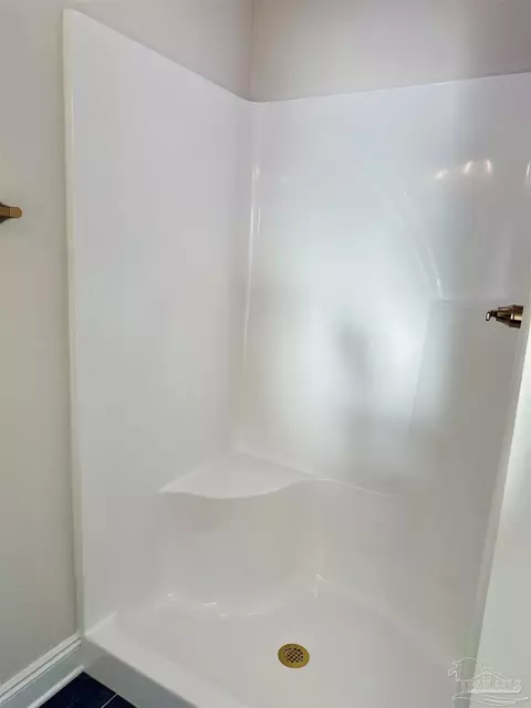 7925 Twin Lake Dr, Milton, FL 32583