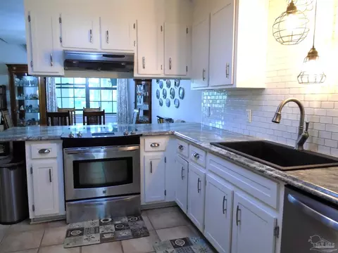 Kitchen - 7067 Pine Blossom Rd, Milton, FL 32570 photo 3 of 4