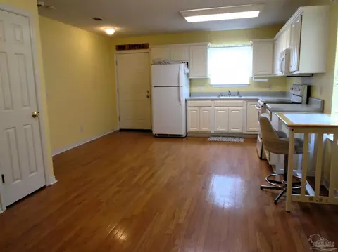 Kitchen - 7067 Pine Blossom Rd, Milton, FL 32570 photo 4 of 4