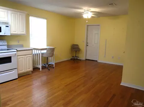 Living - 7067 Pine Blossom Rd, Milton, FL 32570 photo 4 of 4