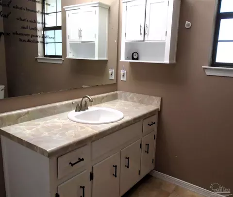 Bath - 7067 Pine Blossom Rd, Milton, FL 32570 photo 2 of 4