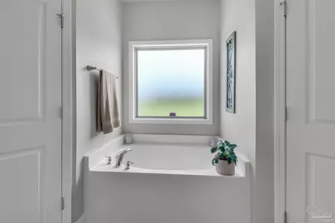 Bath - 5282 Parkside Dr, Pace, FL 32571 photo 3 of 4