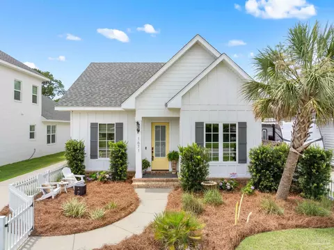 1671 Cross St, Pensacola, FL 32503