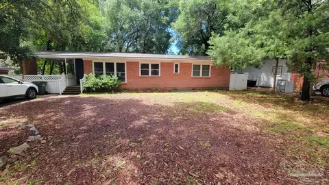 6611 Lee St, Milton, FL 32570