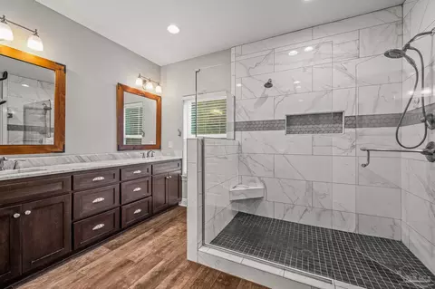 Bath - 3819 Luther Fowler Rd, Pace, FL 32571 photo 3 of 6