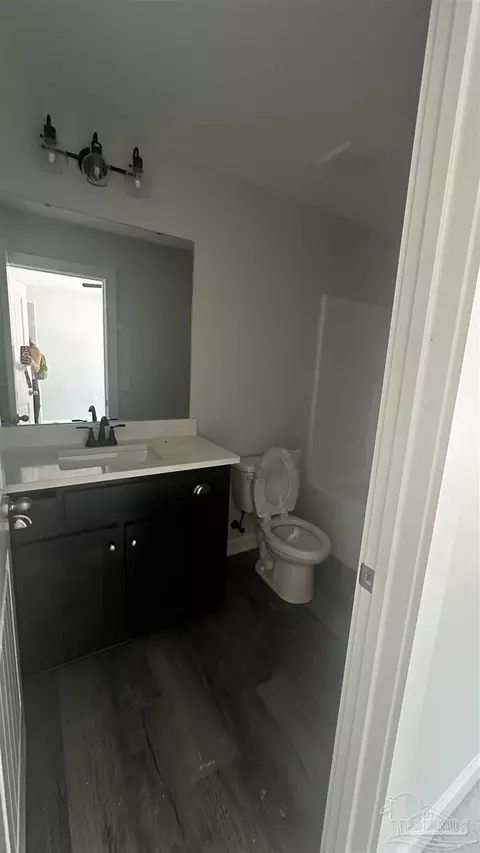 Bath - 6280 Long St, Milton, FL 32570 photo 2 of 3