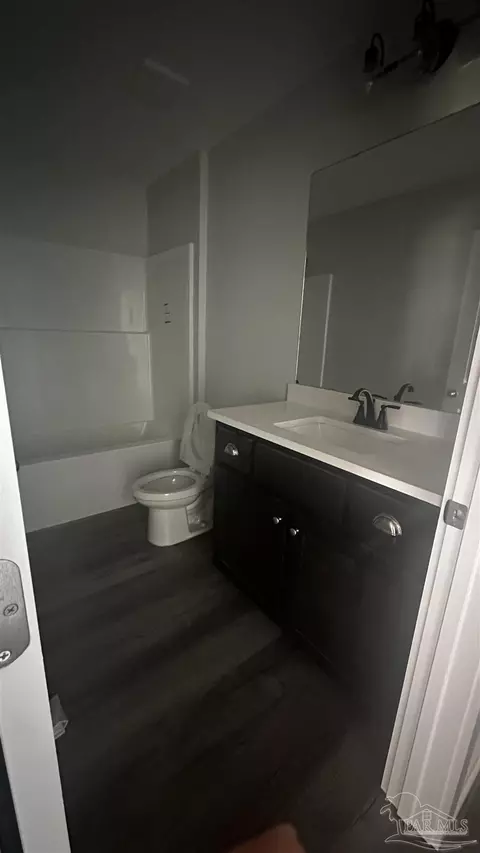 Bath - 6280 Long St, Milton, FL 32570 photo 3 of 3