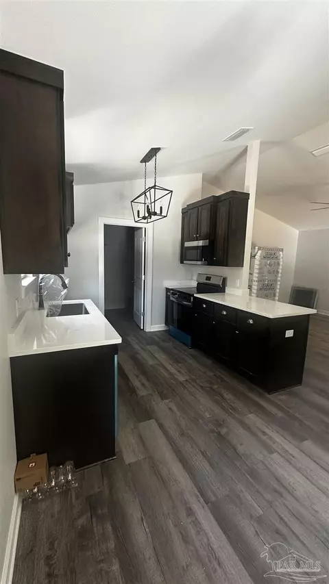 Kitchen - 6280 Long St, Milton, FL 32570 photo 4 of 7