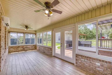 Exterior - 8114 Silver Maple Dr, Milton, FL 32583 photo 3 of 8
