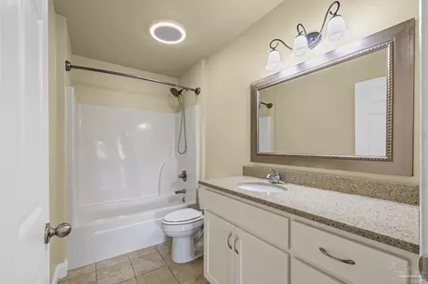 Bath - 8114 Silver Maple Dr, Milton, FL 32583 photo 4 of 5