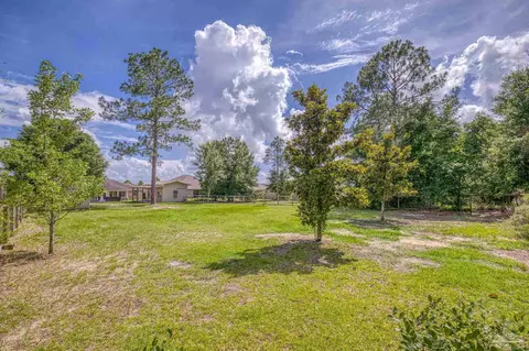 Exterior - 8114 Silver Maple Dr, Milton, FL 32583 photo 8 of 8