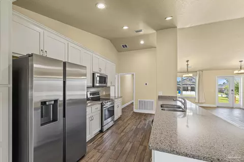 Kitchen - 8114 Silver Maple Dr, Milton, FL 32583 photo 1 of 1