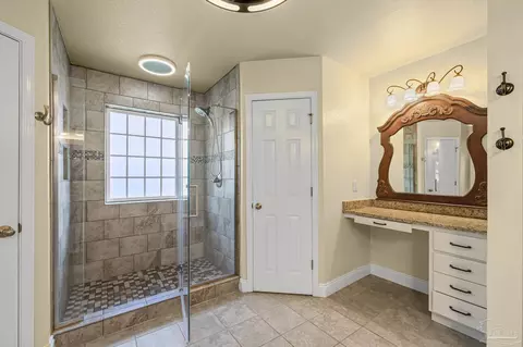 Bath - 8114 Silver Maple Dr, Milton, FL 32583 photo 2 of 5
