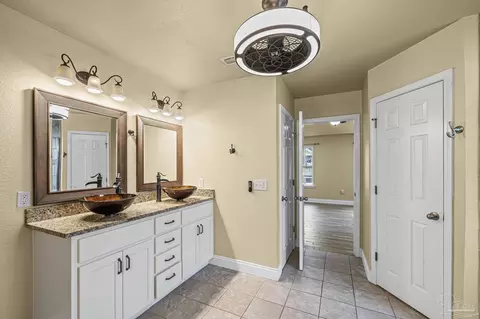 Bath - 8114 Silver Maple Dr, Milton, FL 32583 photo 3 of 5