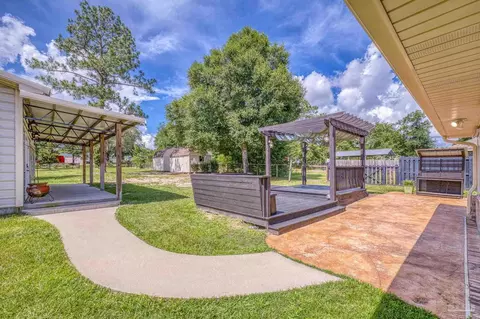 Exterior - 8114 Silver Maple Dr, Milton, FL 32583 photo 5 of 8