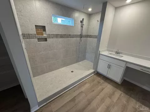 Bath - 5752 Farrel Way, Milton, FL 32583 photo 3 of 5