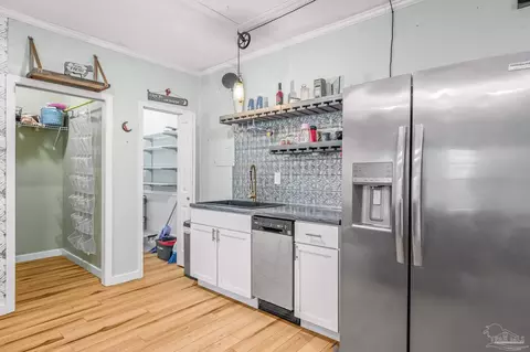 Kitchen - 5498 Rowe Trl, Pace, FL 32571 photo 5 of 7