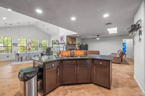 Kitchen - 5498 Rowe Trl, Pace, FL 32571 photo 4 of 7