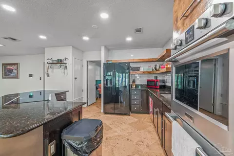 Kitchen - 5498 Rowe Trl, Pace, FL 32571 photo 3 of 7